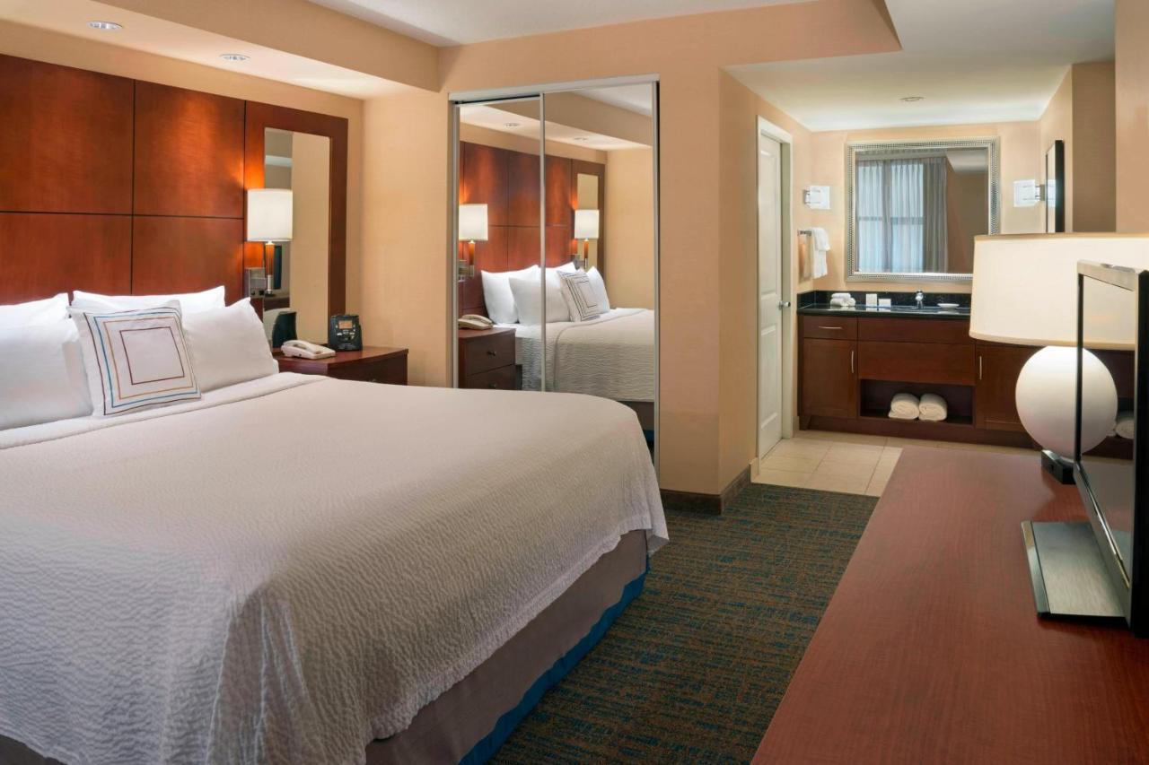 Two-Bedroom Suite,1498474492:JPEG
